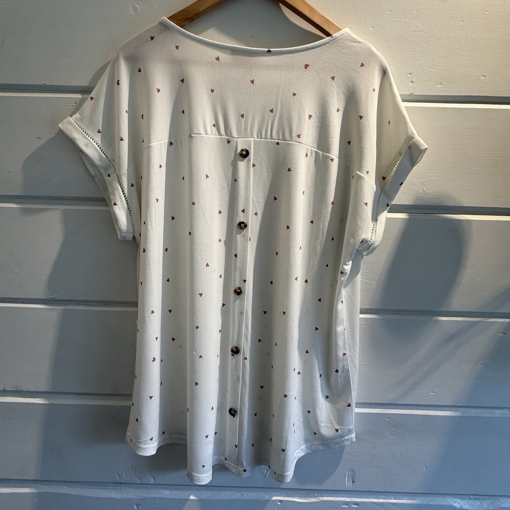 Flower & Feather top Cream With Pink Hearts Size 2xl, Feminine, Small Flaw